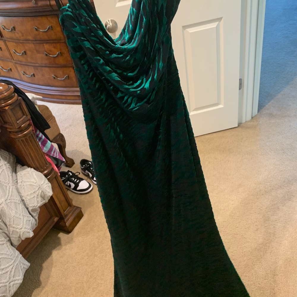 LEONY DRESS - EMERALD - Picture 9 of 13